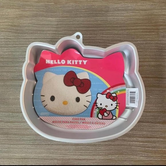 New Hello Kitty cake pan - Picture 1 of 2